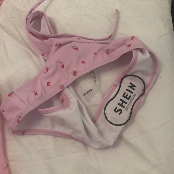 Pink floral bikini - Picture 4 of 5